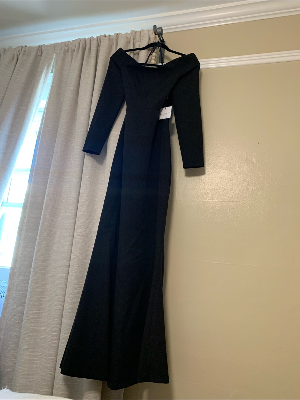Laundry By Shelli Segal Black Off-the-Shoulder Long Sleeve Gown
